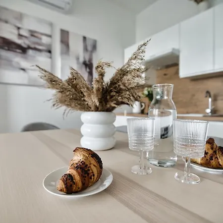 Azyl By Housine Zator